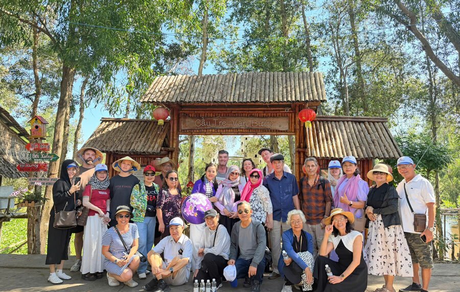 TOUR VIP 8 TỈNH MIỀN TÂY HÀNH TRÌNH VỀ MIỀN SÔNG NƯỚC – TRỌN VẸN HƯƠNG SẮC TÂY NAM BỘ