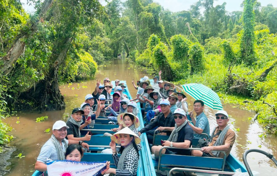 TOUR CHÂU ĐỐC 01: SÀI GÒN – ĐỒNG THÁP - CHÂU ĐỐC - MIẾU BÀ CHÚA XỨ - RỪNG TRÀM TRÀ SƯ - NÚI CẤM 2N1Đ. KHÁCH SẠN 3 SAO