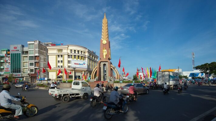 Tượng đài tại trung tâm thành phố Cà Mau